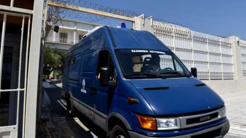 Από ναρκωτικά ή δηλητηρίαση ο θάνατος στον Κορυδαλλό; Τι ψάχνουν οι Αρχές