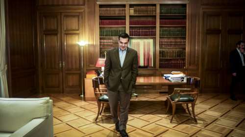 Ανασχηματισμός στα σκαριά με το βλέμμα στην κεντροαριστερά