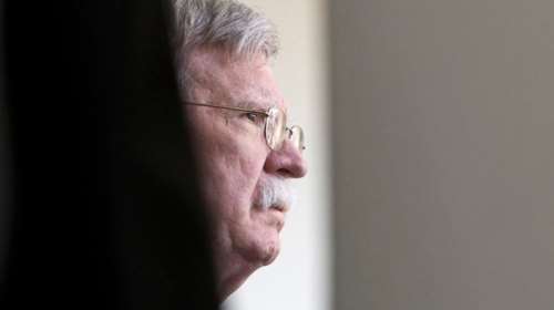 Μπόλτον: Μην πραγματοποιείτε συναλλαγές σε εμπορεύματα από τη Βενεζουέλα