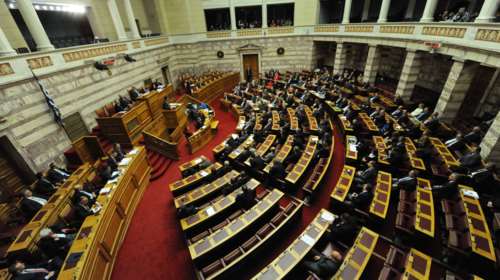 Προβληματισμός στο Μαξίμου για την ισορροπία τρόμου στη Βουλή