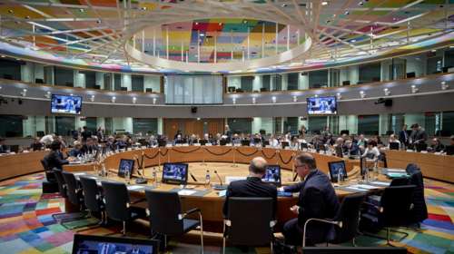 Στο μικροσκόπιο των Θεσμών η αύξηση του κατώτατου μισθού