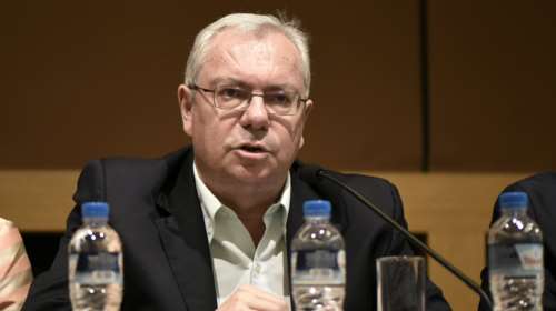 Μαλέλης: &quot;Οι μέχρι χθες σφιχταγκαλιασμένοι εταίροι αλληλοεκβιάζονται&quot;