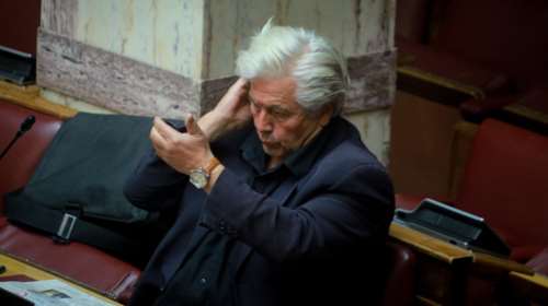 Παπαχριστόπουλος: Θα αργήσω να παραιτηθώ γιατί χάλασε το αμάξι μου