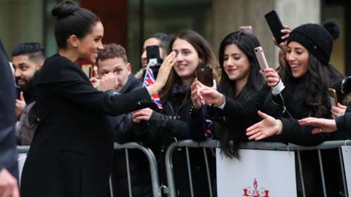 Οι θαυμαστές της Μέγκαν αψήφησαν το κρύο