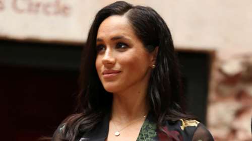 Οργιάζει ο βρετανικός τύπος: Ψεύτικη η φουσκωμένη κοιλιά της Μαρκλ [Βίντεο]