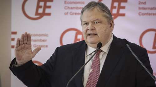 «Αλλοίωση του πολιτεύματος» καταγγέλλει ο Βενιζέλος