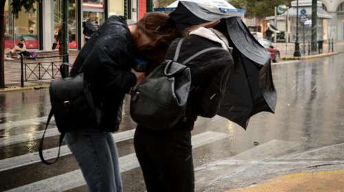 Βροχές και καταιγίδες σε όλη τη χώρα - Χιονοπτώσεις στα ορεινά