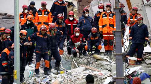 Διασώθηκε 5χρονη από τα συντρίμμια στην Κωνσταντινούπολη (βίντεο)