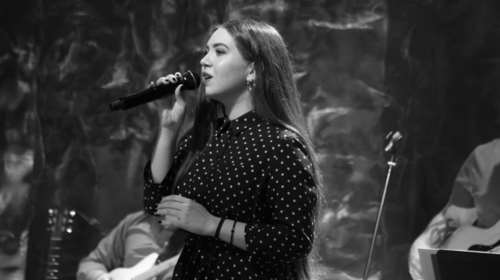 Νικόλ Σαραβάκου: Η μοναχοκόρη του Δημήτρη Σαραβάκου μάγεψε επί σκηνής