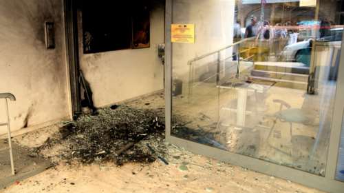 Γκαζάκια στα γραφεία της Χρυσής Αυγής στον Ασπρόπυργο