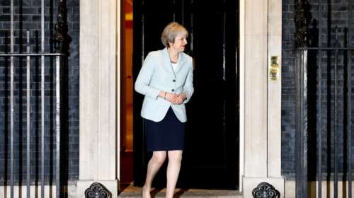 The Sun: Υπουργοί πιστεύουν ότι η Μέι θα παραιτηθεί το καλοκαίρι