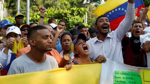 Βενεζουέλα: Η ανθρωπιστική βοήθεια αιχμή στη διαμάχη για την εξουσία