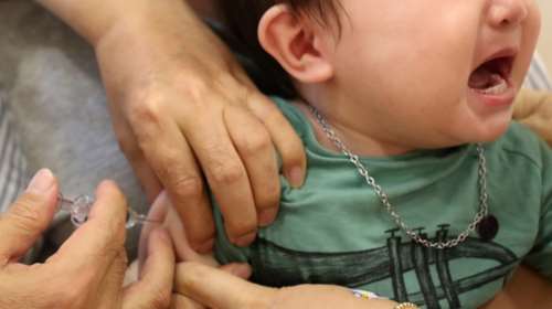 Οι συμβουλές των ειδικών: Πώς θα προφυλάξουμε τα παιδιά από τη γρίπη