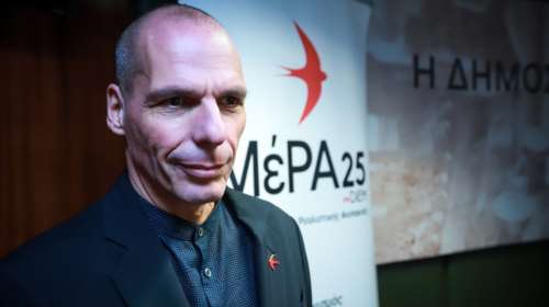 Βαρουφάκης για Καμμένο: Βρίσκεται σε ένα εναλλακτικό σύμπαν