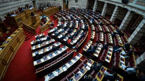 Βολές για τον ανασχηματισμό: «Κηπουροί του ΠΑΣΟΚ», «κυνηγοί καρέκλας»