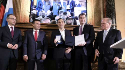 Η βράβευση Τσίπρα- Ζάεφ με το βραβείο «Ewald von Kleist»