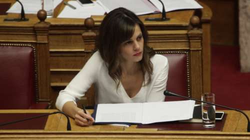 Αχτσιόγλου: Ποινικές κυρώσεις για την μη καταβολή της αύξησης του κατώτατου