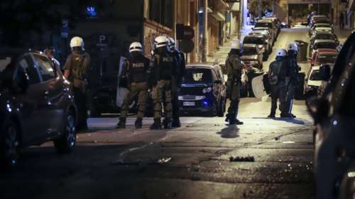 Βόμβες μολότοφ κατά αστυνομικών στη Θεσσαλονίκη