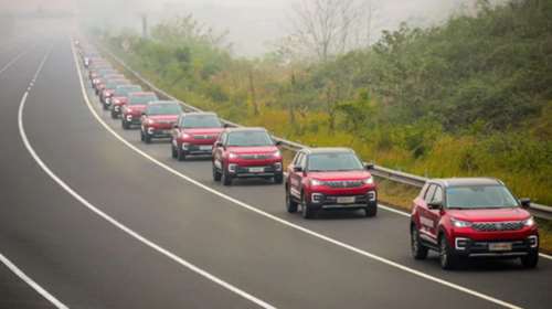 Ρεκόρ Γκίνες από κονβόι 55 αυτοκινήτων χωρίς οδηγό