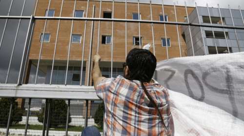 Εκθεση - κόλαφος για τις συνθήκες κράτησης μεταναστών στην Ελλάδα