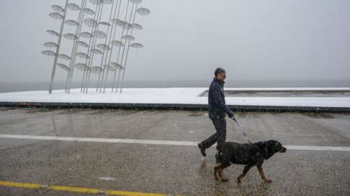 Συνεχίζεται η κακοκαιρία «Ωκεανίς», δεμένα τα πλοία στα λιμάνια