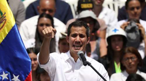 Πενς προς Γκουαϊδό: "Ο Τραμπ είναι 100% μαζί σας"