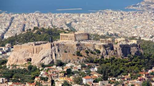 Προς αναστολή έκδοσης οικοδομικών αδειών πέριξ της Ακρόπολης