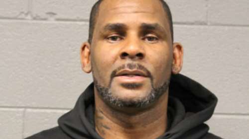 Ελεύθερος με εγγύηση ο Kelly μετά τις κατηγορίες για επιθέσεις σε ανηλίκους