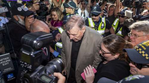 Προφυλάκιση του καρδινάλιου Πελ μετά την καταδίκη για παιδεραστία