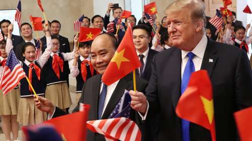 Η νέα «παράσταση» Κιμ-Τραμπ στο Βιετνάμ