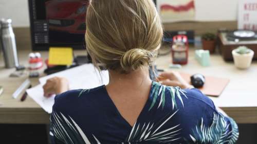 Η εργασία το Σαββατοκύριακο βλάπτει σοβαρά την ψυχική υγεία