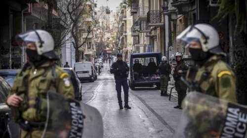 «Έφοδος» της ΕΛΑΣ σε κατάληψη στα Εξάρχεια με 70 προσαγωγές