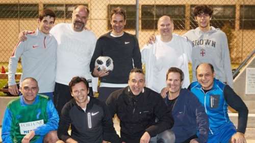 Με ...μπάλα γιόρτασε τα 51α γενέθλιά του ο Κυριάκος Μητσοτάκης