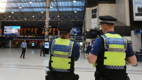 Συναγερμός στο Λονδίνο για ύποπτο πακέτο στο Μετρό και στο αεροδρόμιο City