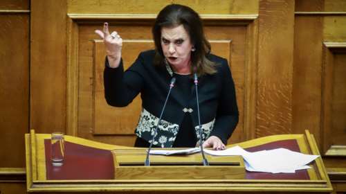 Η Μεγαλοοικονόμου τραγουδά το ...άσμα της για τον Τσίπρα