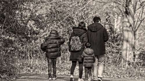 Ξεκινούν οι αιτήσεις για το επίδομα παιδιού: Αναλυτικά τα ποσά