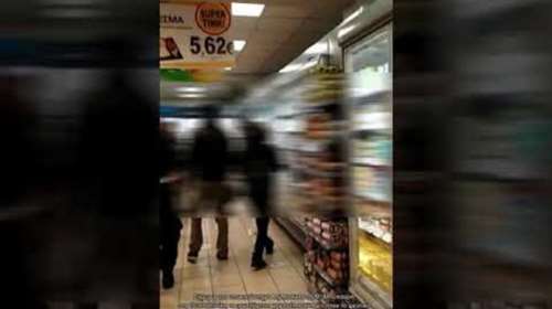 "Έφοδος" αντιεξουσιαστών σε My Market στην Θεσσαλονίκη -βίντεο