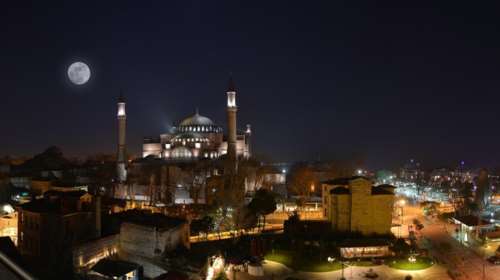 DW: Κινδυνεύουν οι τουρίστες που ταξιδεύουν στην Τουρκία;