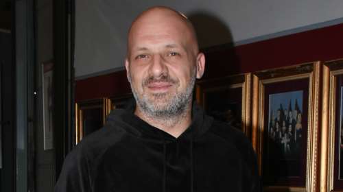 Ο Μουτσινάς έχει δίδυμα αδέλφια &amp; μιλάει πρώτη φορά για αυτά