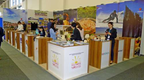 Κατέβηκε το «Μακεδονία» μετά από παρέμβαση της πρεσβείας