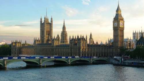 Λονδίνο: Εντοπίστηκε ύποπτο όχημα κοντά στο Κοινοβούλιο