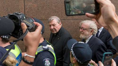 Στα... μαλακά ο παιδεραστής καρδινάλιος Τζορτζ Πελ