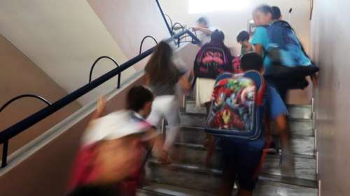 Νέο περιστατικό βίας: Μαθήτρια από άλλο λύκειο, έπιασε από το λαιμό 13χρονη - Αναζητείται η 15χρονη