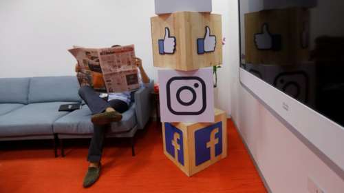 Χθες «έπεσε» το Facebook και σήμερα η μετοχή της