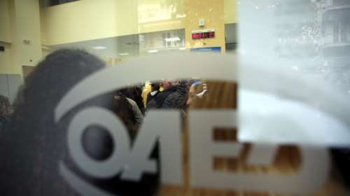 1 στους 3 ανέργους εκτός αγοράς εργασίας για πάνω από 4 χρόνια