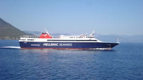 Πλέει με μία μηχανή το πλοίο Άρτεμις με 22 επιβάτες