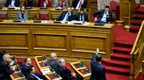 Δύσκολες ισορροπίες στα κόμματα πίσω από τους υψηλούς τόνους