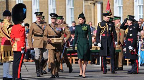 Κέιτ Μίντλετον: Σικ και αυστηρή στα αγαπημένα της πράσινα