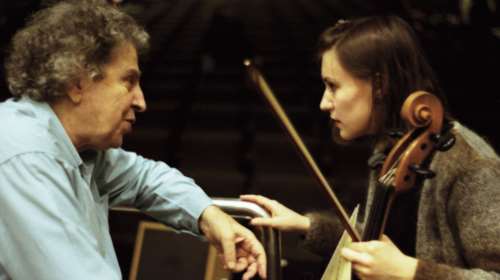 Ταξιδεύοντας με το Μίκη Θεοδωράκη σε μια ταινία μεγάλου μήκους