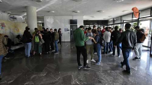 Κατάληψη στην πρυτανεία του ΑΠΘ από οικοτρόφους των φοιτητικών εστιών